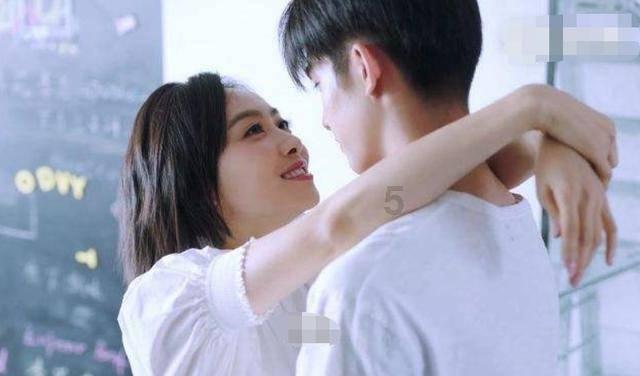 吃星星的恐龙男孩